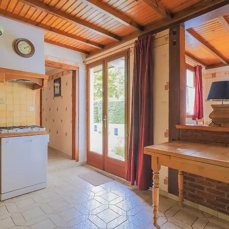 Holiday home Charmante Avec Jardin Prive Marconne