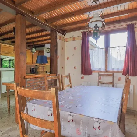 Holiday home Charmante Avec Jardin Prive Marconne