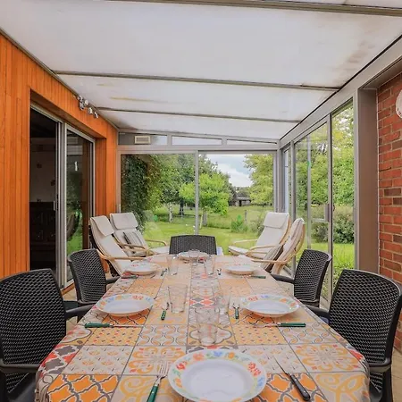 Holiday home Charmante Avec Jardin Prive